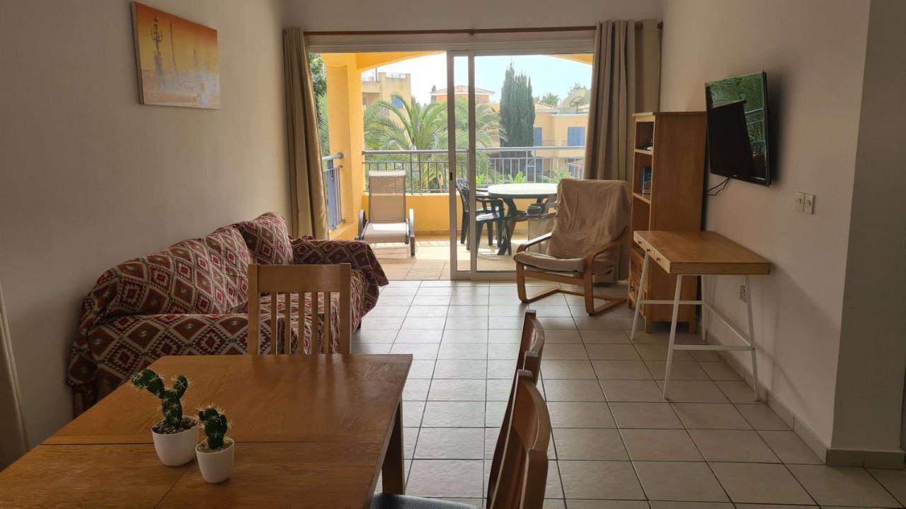 Sunny Limnaria Gardens 2 Bedroom Apartment Paphos Exteriér fotografie