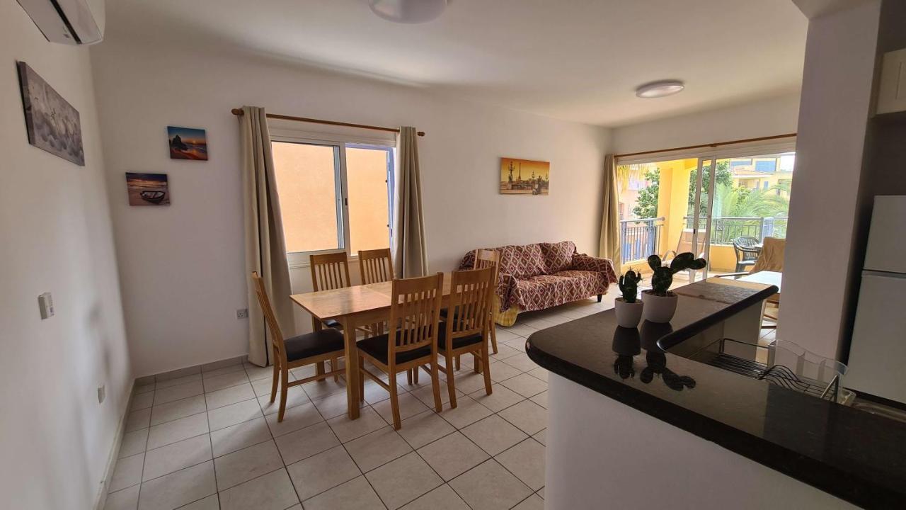 Sunny Limnaria Gardens 2 Bedroom Apartment Paphos Exteriér fotografie